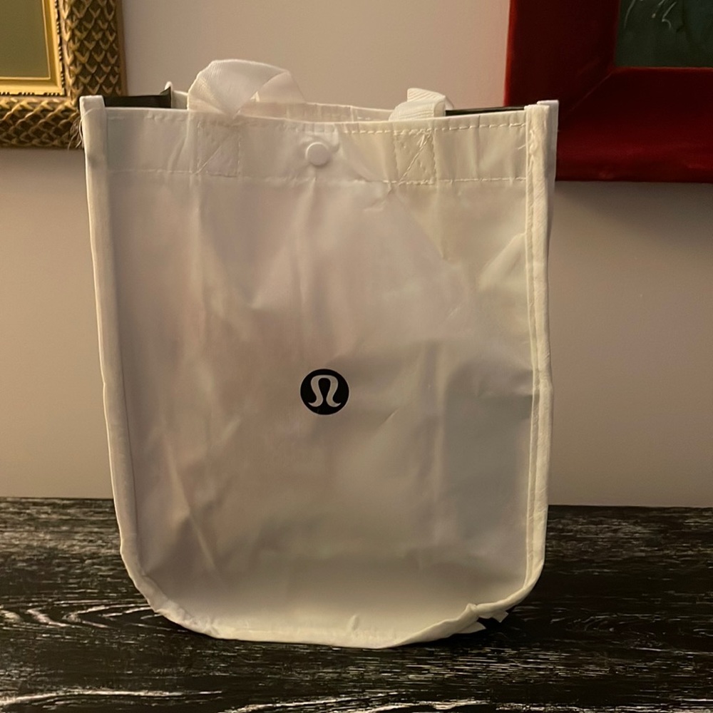 LuLuLemon reusable shopping bag